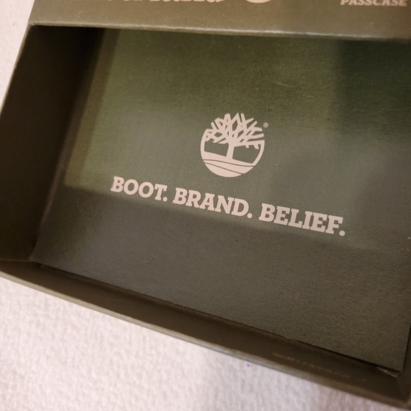 Timberland NWT Brown Leather Passcase Wallet - Picture 3 of 7